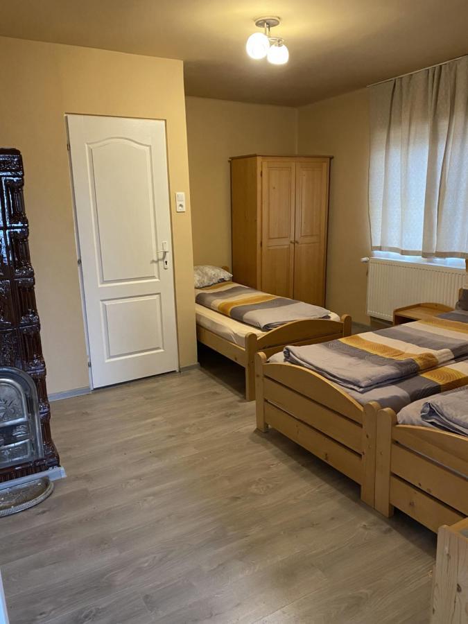 Farkaslaki Kulcsoshaz Villa Lupeni  Eksteriør billede
